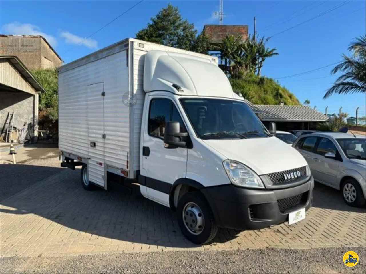 CAMINHAO IVECO DAILY 55c17 Baú Furgão 3/4 4x2 Freccia Caminhões JAGUARUNA SANTA CATARINA SC